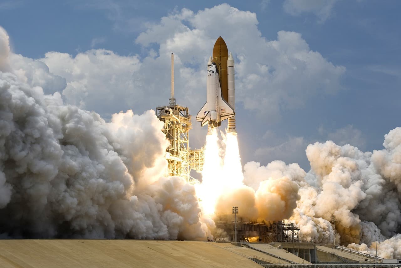 Startende Rakete als Sinnbild für einen Neustart